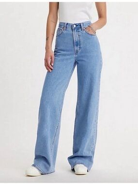 🚨ISO LEVI’S RIBCAGE WIDE LEG 25x34 ONLY🚨